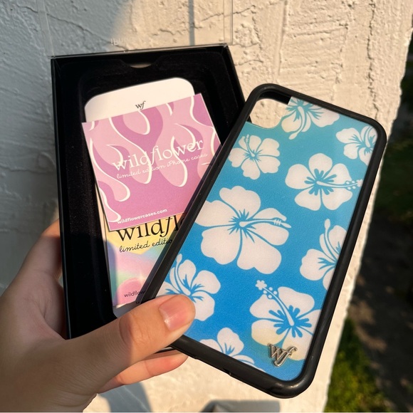 Wildflower Cases Hibiscus iPhone XR! - Picture 7 of 7